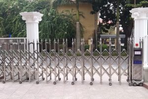 Tìm hiểu cách thức hoạt động của cổng xếp inox tại Hà Nội