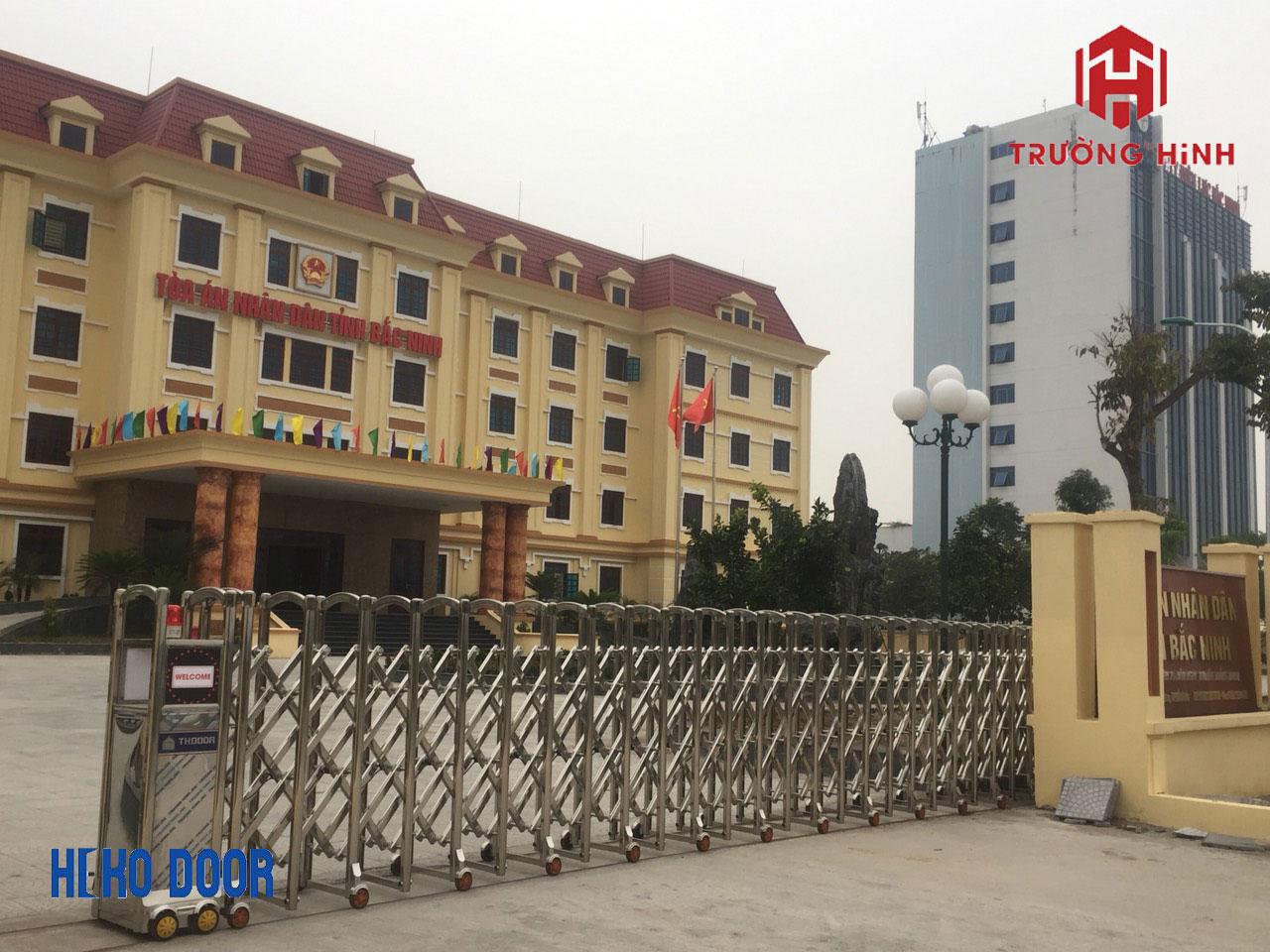 Công trình thi công cổng xếp inox tại KCN Đồng Văn