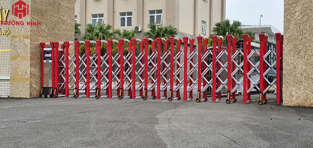 Dự án lắp đặt cổng xếp hợp kim nhôm tại CATX Sơn Tây
