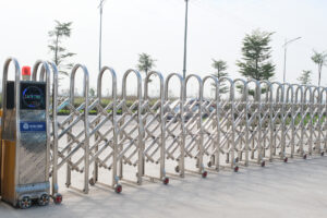 KÍCH THƯỚC TIÊU CHUẨN CỔNG XẾP INOX CHO NHÀ XƯỞNG, CÔNG TY NĂM 2025
