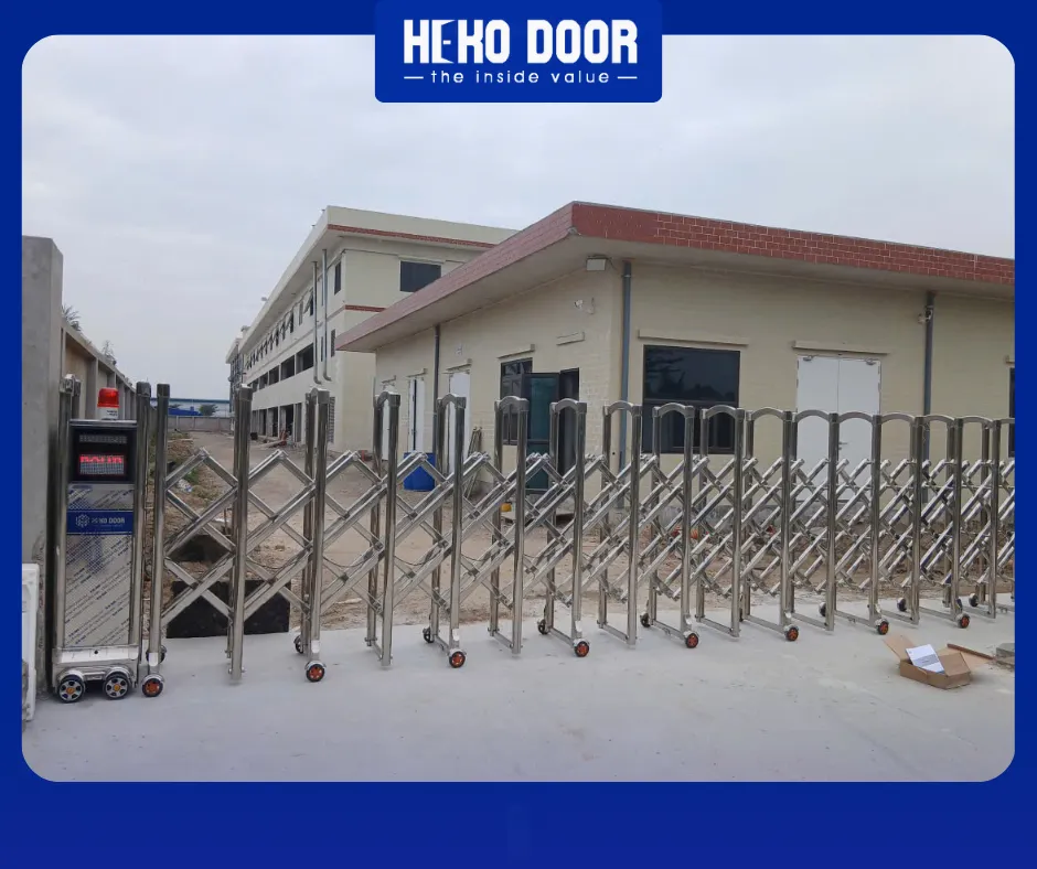 Giá thành cổng xếp inox không ray HEKO DOOR