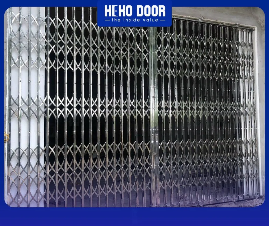 Thay thế cửa xếp inox cũ
