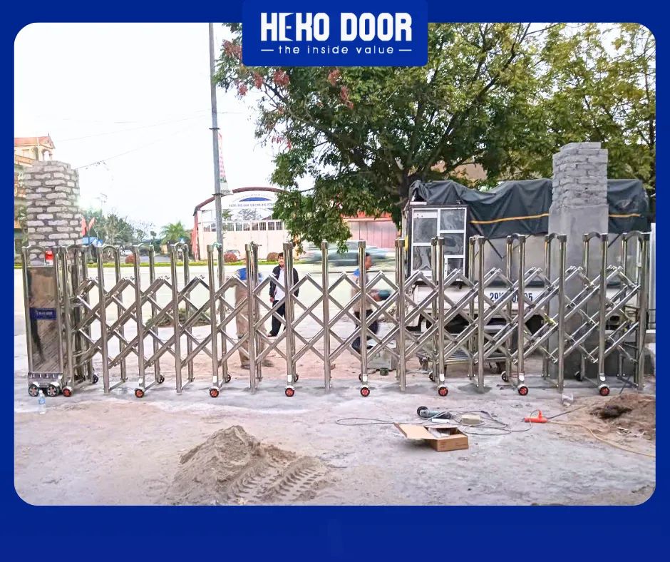 Quy trình lắp đặt cổng xếp inox không ray HEKO DOOR