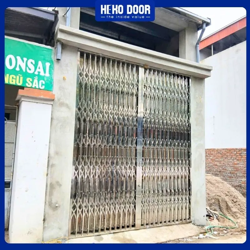 So sánh thực tế giữa quảng cáo và trải nghiệm cửa xếp inox sau 5 năm sử dụng