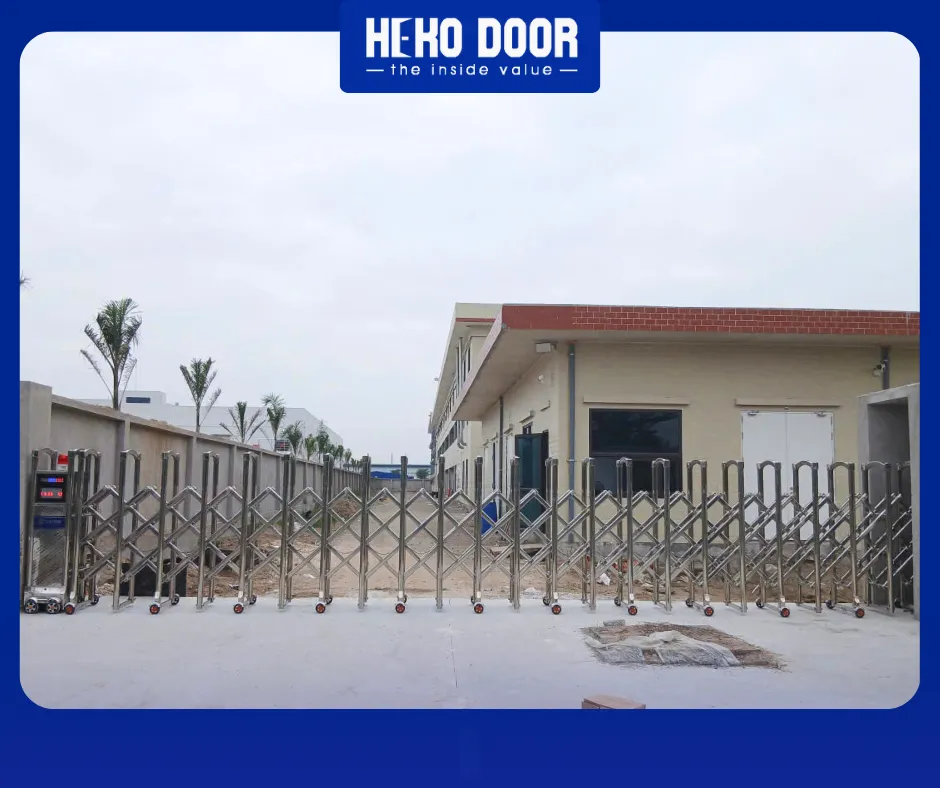 Vì sao cần vệ sinh và bảo trì cổng xếp inox