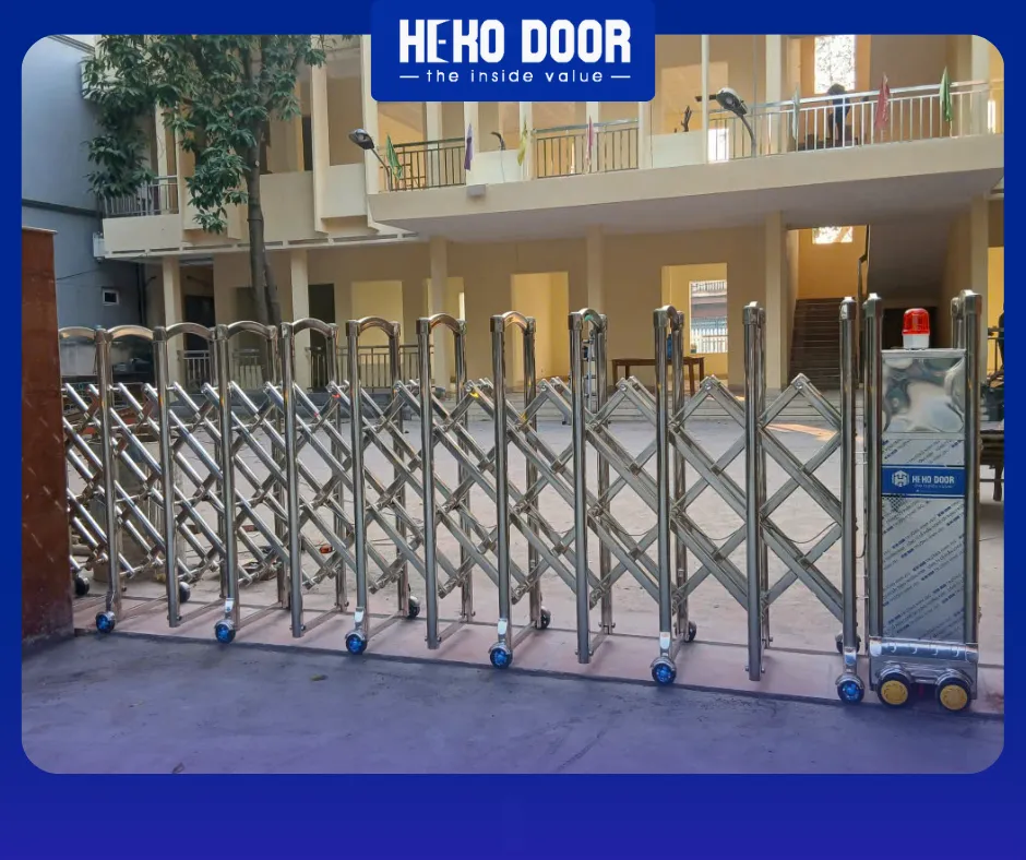 Khi nào nên chọn cổng xếp inox có ray?