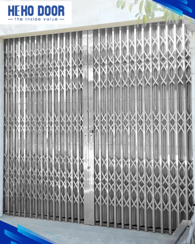 Cổng xếp inox có bền không