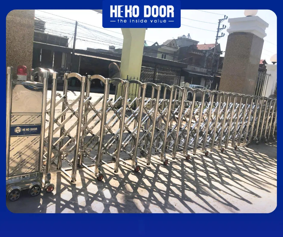 Vì sao nên chọn HEKO DOOR để khắc phục tình trạng cửa xếp inox bị lệch ra