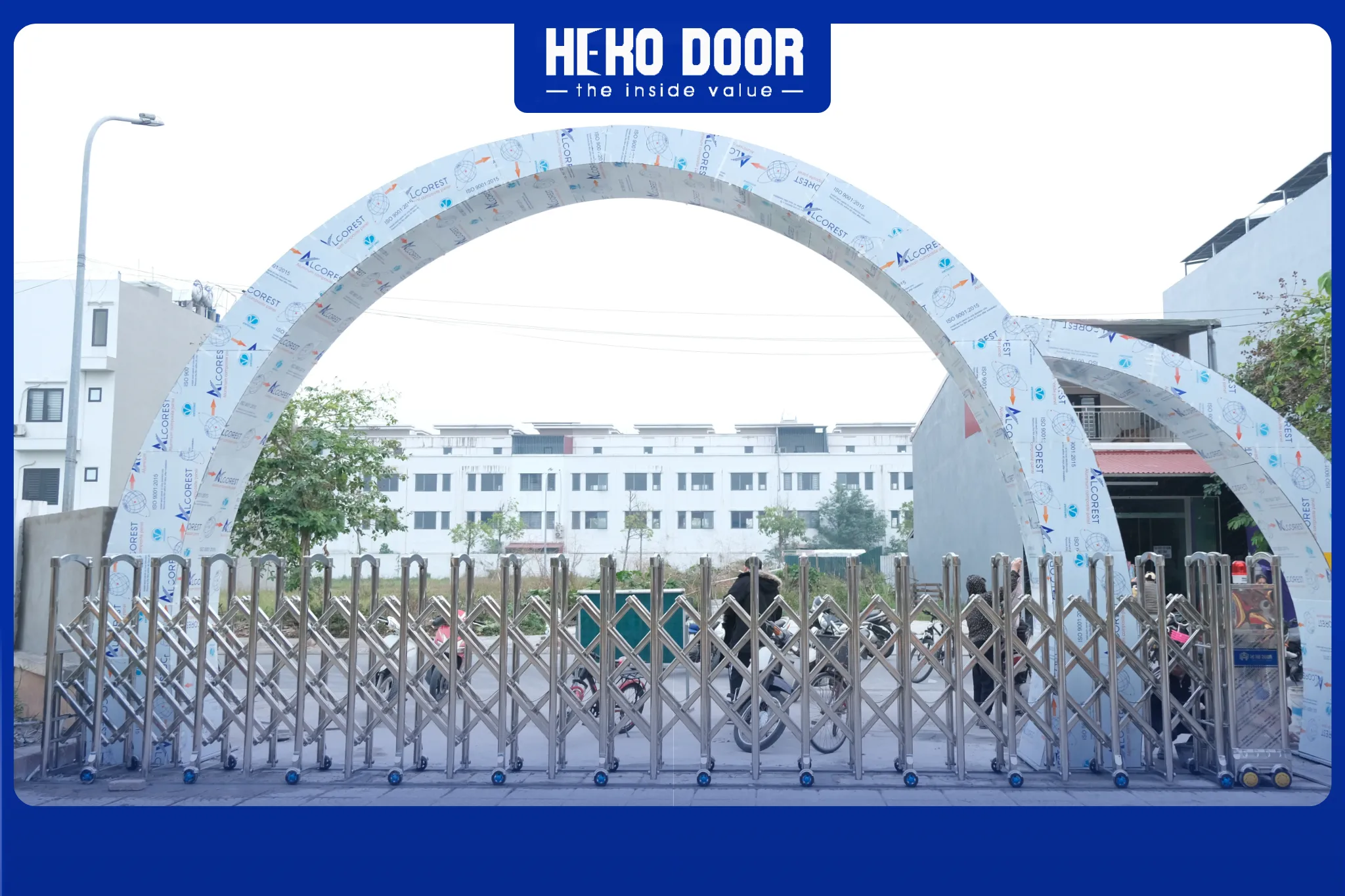 Có nên mua cổng xếp inox giá rẻ