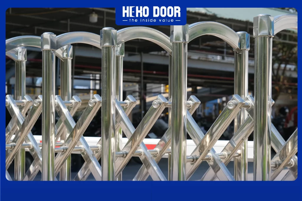 CỔNG XẾP INOX KÉM CHẤT LƯỢNG CÓ NHANH BỊ GỈ SÉT KHÔNG?