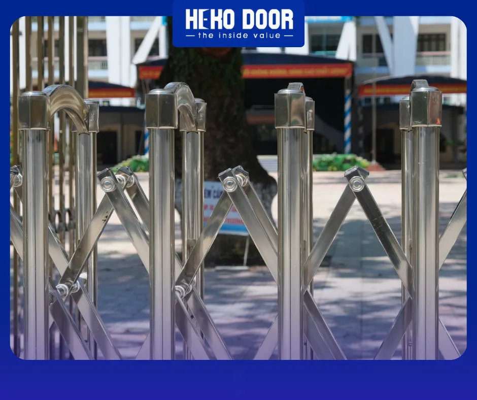 Dùng cổng xếp inox giá rẻ