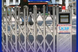 VÌ SAO CHI PHÍ BẢO TRÌ CỔNG XẾP INOX RẺ LẠI RẤT TỐN?