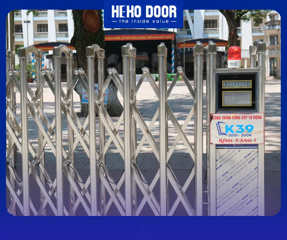 VÌ SAO CHI PHÍ BẢO TRÌ CỔNG XẾP INOX RẺ LẠI RẤT TỐN?