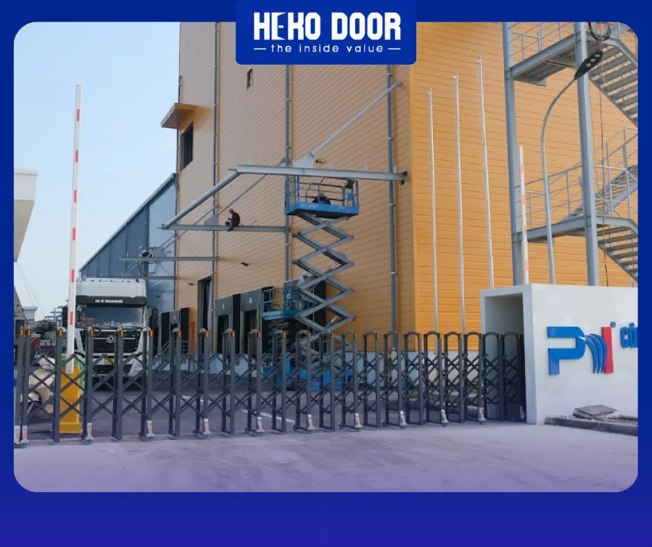 XU HƯỚNG THIẾT KẾ CỔNG XẾP HỢP KIM NHÔM 2025: HIỆN ĐẠI VÀ THÔNG MINH