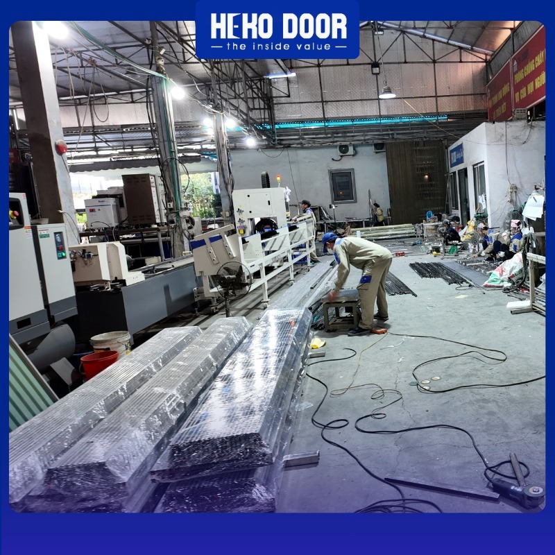 Cấu tạo & Ưu điểm cửa xếp inox hộp