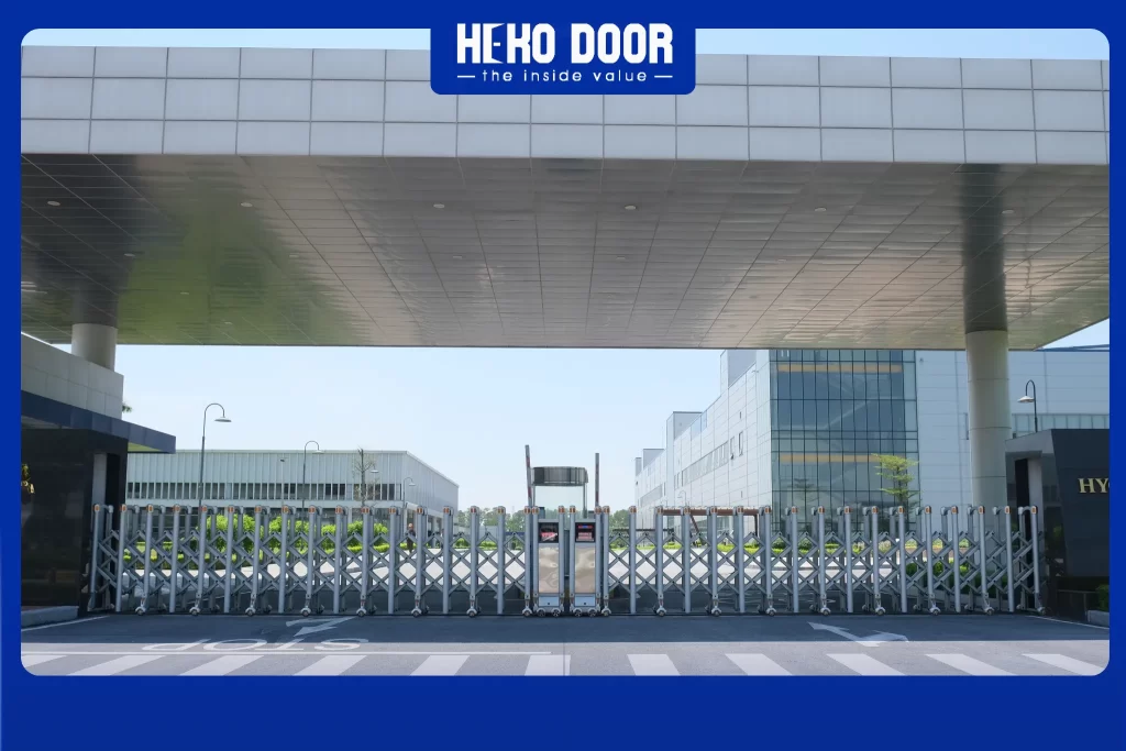 Độ bền – Yếu tố quyết định giá trị lâu dài của cổng xếp hợp kim nhôm