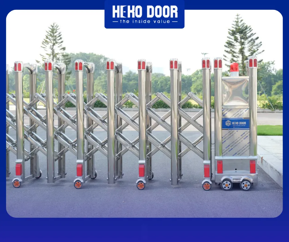 SO SÁNH CỔNG XẾP INOX VÀ CỔNG XẾP SẮT SƠN TĨNH ĐIỆN