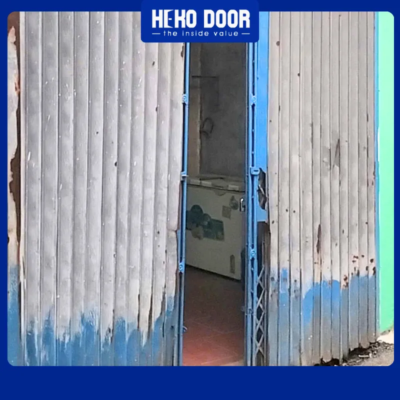 Cửa xếp inox cũ