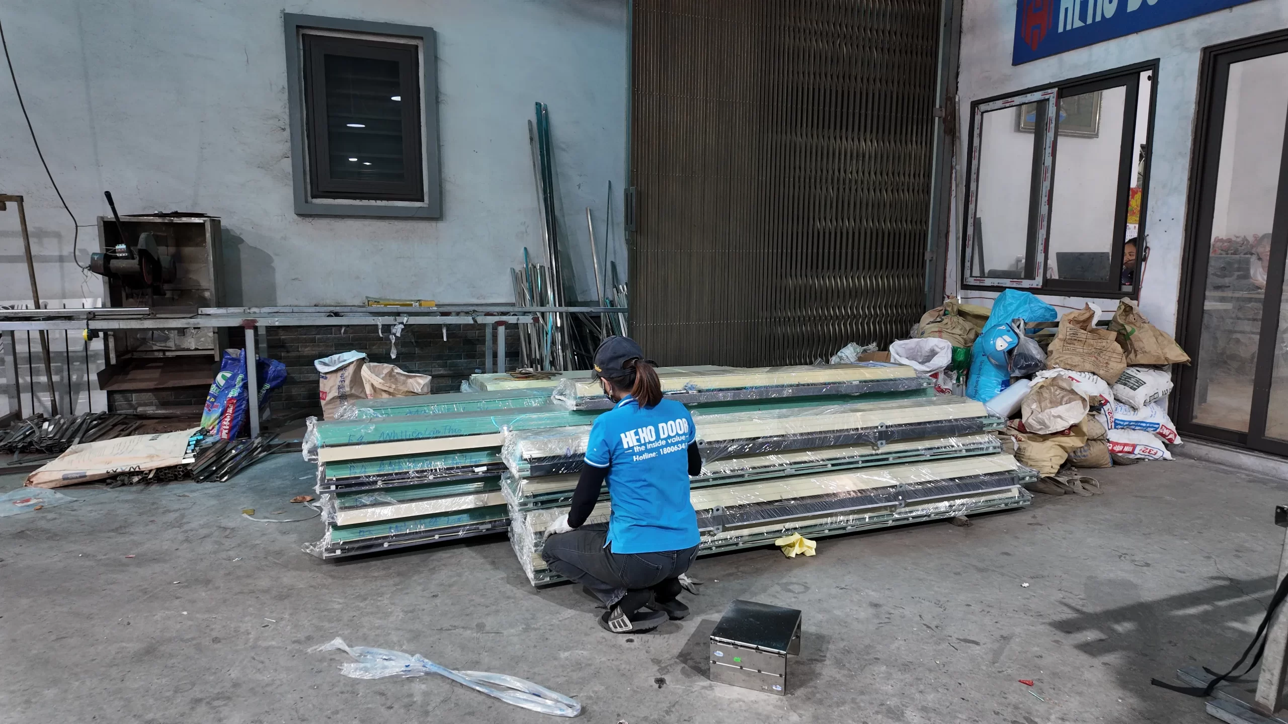 Lắp cửa xếp Đài Loan giá rẻ tại Hà Nội - Miễn phí vận chuyển