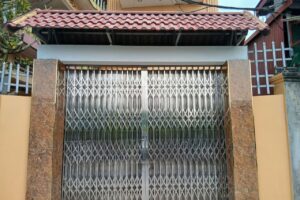 Cửa xếp inox cũ vì sao nhiều người mua rồi phải thay mới