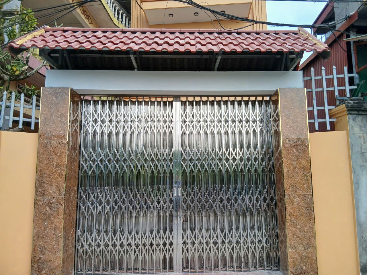 Cửa xếp inox cũ