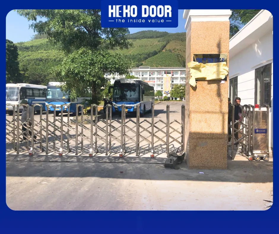 Cổng xếp inox trường học của HEKO DOOR như thế nào?