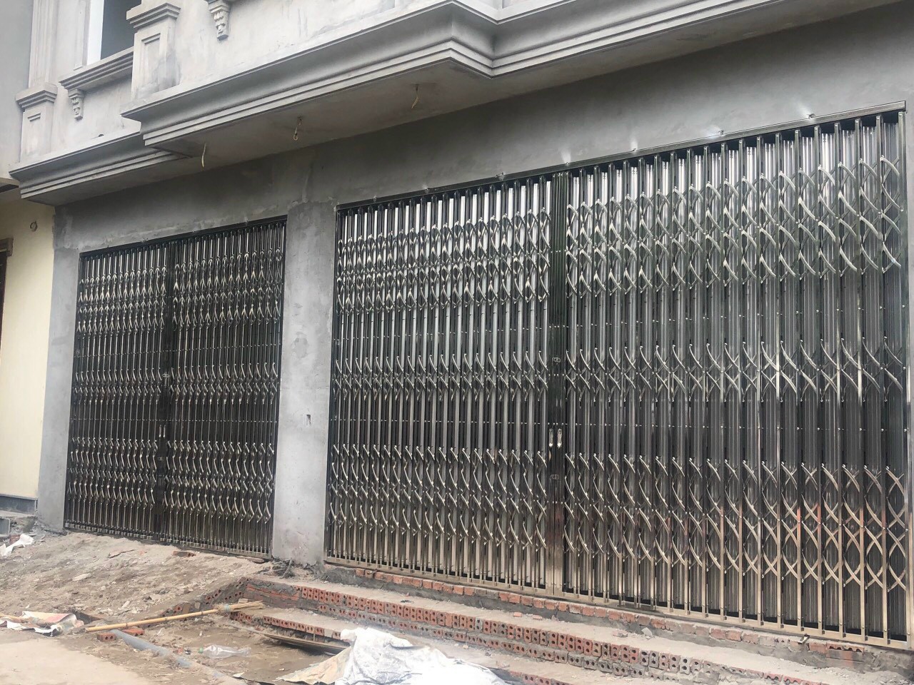 cua-xep-inox-nha-xuong